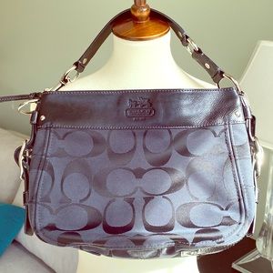 Coach SIGNATURE Zoe Handbag